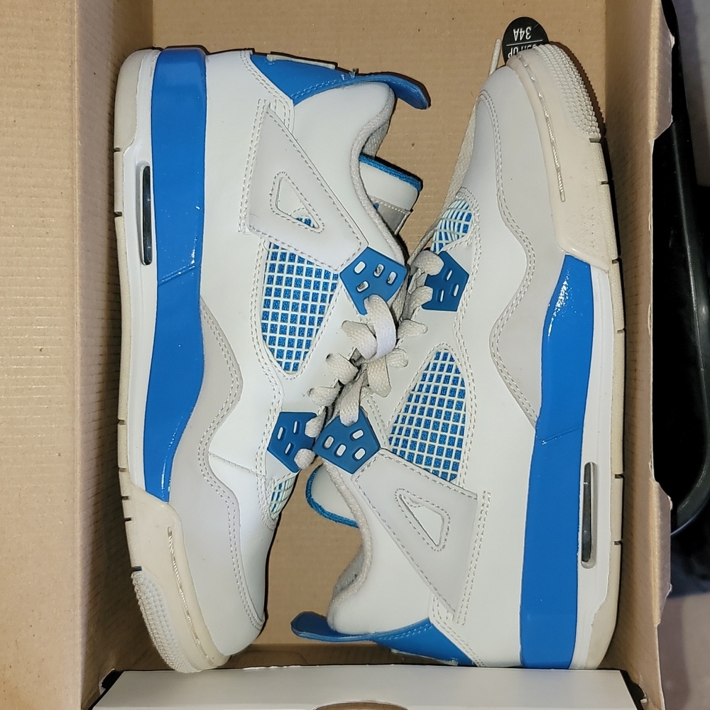 5Y. Air Jordan 4 retro. Blue and white